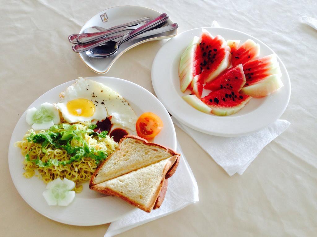 Rainbow Beach Hotel Hikkaduwa Bagian luar foto