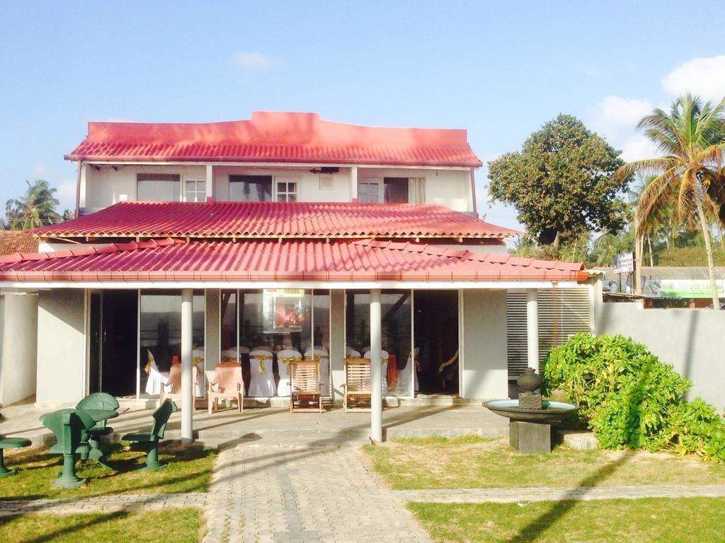 Rainbow Beach Hotel Hikkaduwa Bagian luar foto