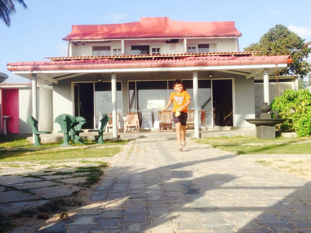 Rainbow Beach Hotel Hikkaduwa Bagian luar foto