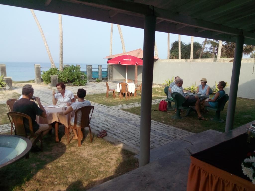 Rainbow Beach Hotel Hikkaduwa Bagian luar foto