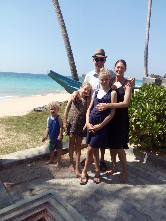 Rainbow Beach Hotel Hikkaduwa Bagian luar foto