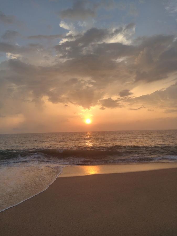 Rainbow Beach Hotel Hikkaduwa Bagian luar foto