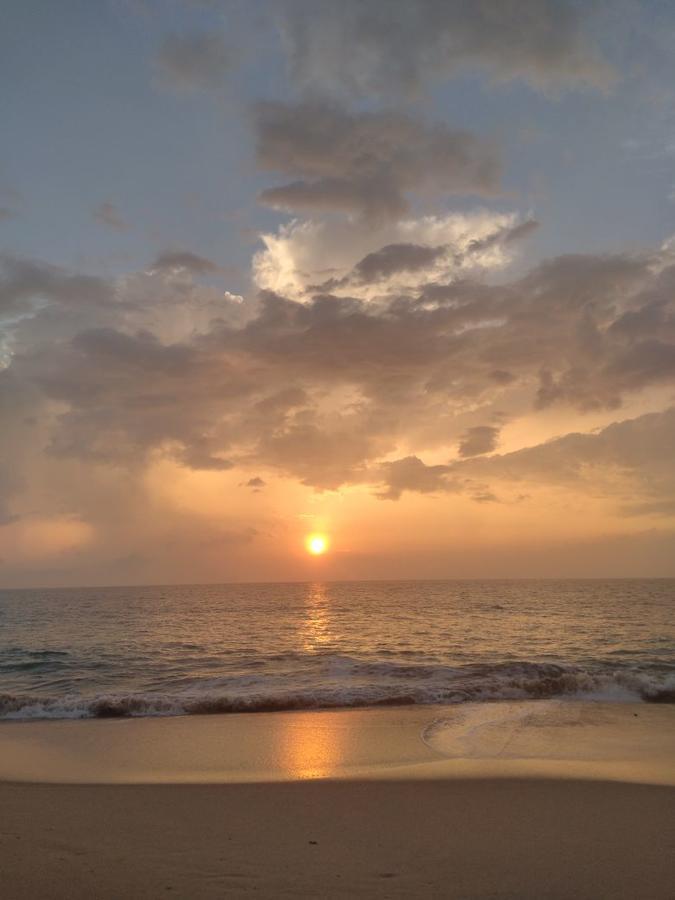 Rainbow Beach Hotel Hikkaduwa Bagian luar foto