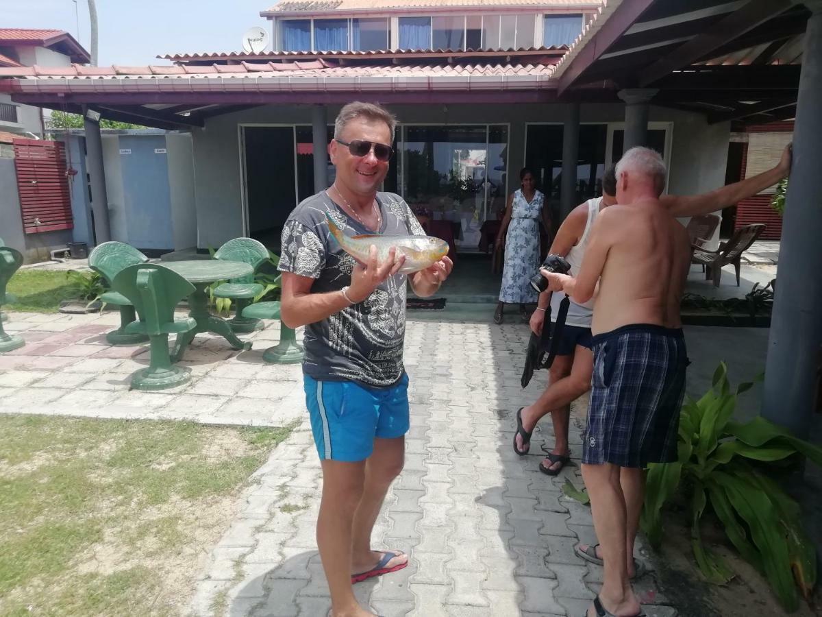 Rainbow Beach Hotel Hikkaduwa Bagian luar foto