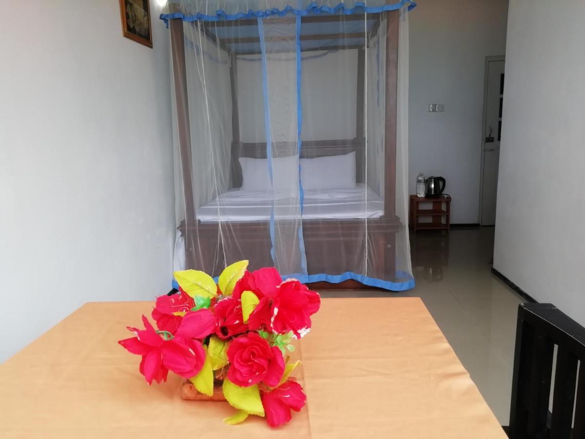 Rainbow Beach Hotel Hikkaduwa Bagian luar foto